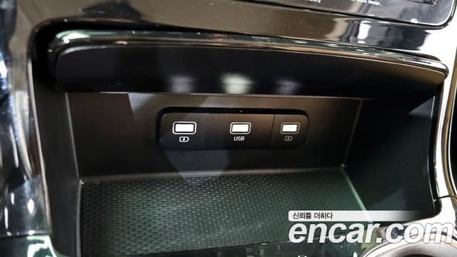 Kia Carnival 2021 — ფოტო 12/20