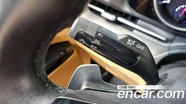 Kia Carnival 2021 — ფოტო 18/20