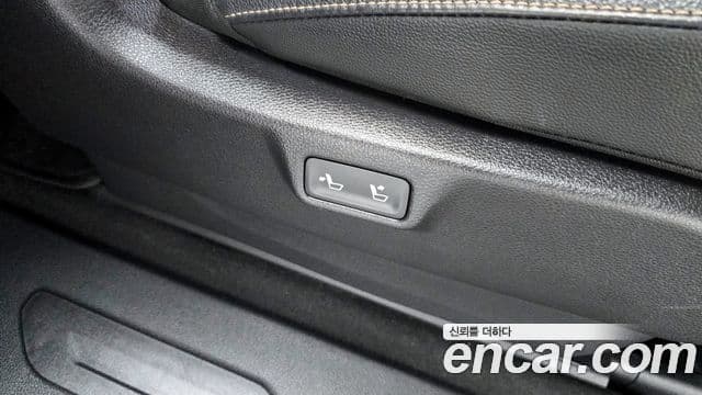 Kia Carnival 2021 — ფოტო 19/20