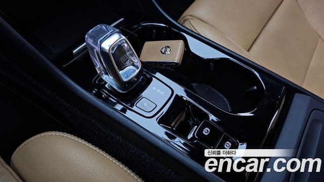 Volvo XC40 2019 — Şəkil 9/20