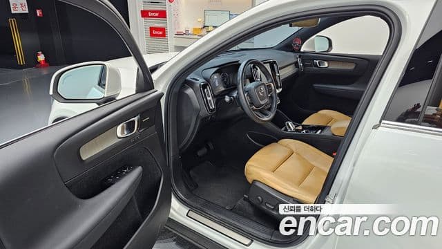 Volvo XC40 2019 — Şəkil 10/20