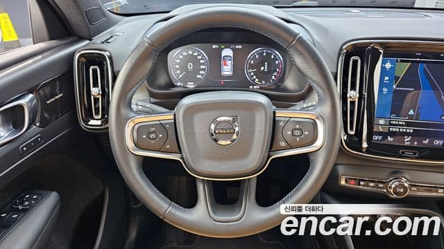 Volvo XC40 2019 — Şəkil 13/20