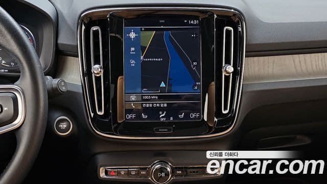 Volvo XC40 2019 — Şəkil 14/20