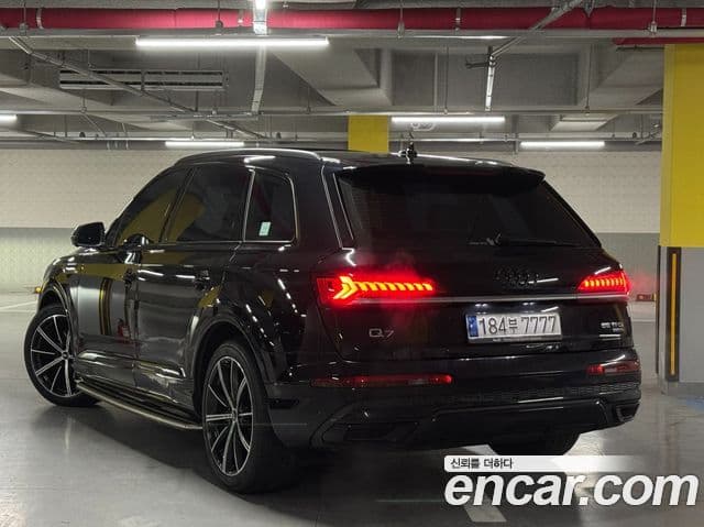Audi Q7 2021 — ფოტო 4/20
