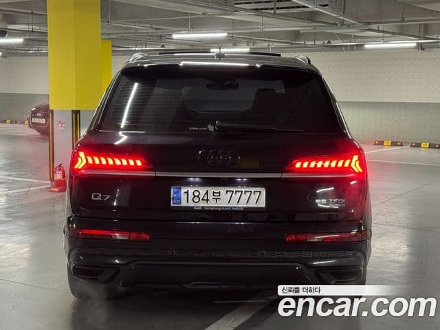Audi Q7 2021 — ფოტო 7/20