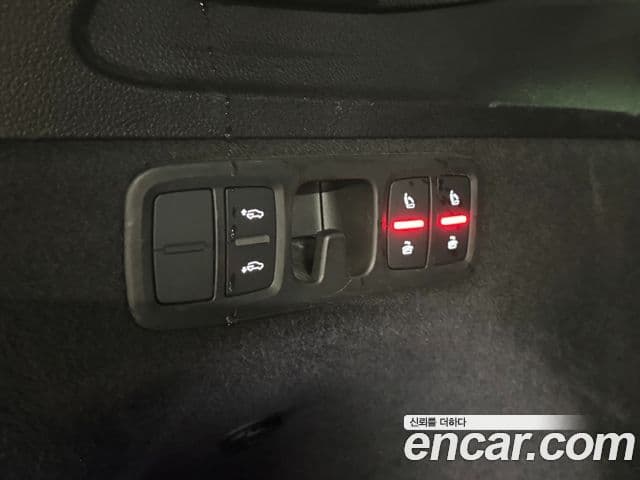 Audi Q7 2021 — ფოტო 1/20