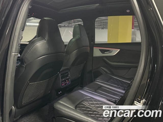 Audi Q7 2021 — ფოტო 6/20