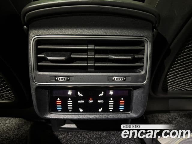 Audi Q7 2021 — ფოტო 14/20