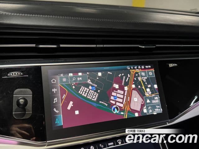 Audi Q7 2021 — ფოტო 8/20