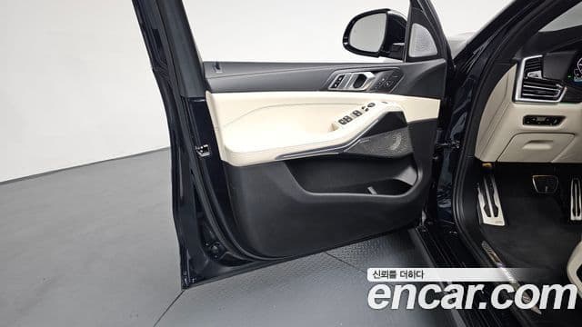 BMW X5 2022 — Photo 25/37