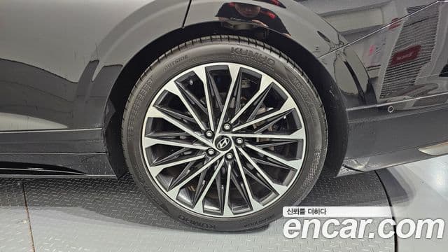 Hyundai Grandeur Hybrid 2023 — Photo 8/37