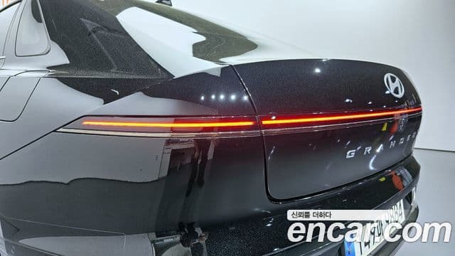 Hyundai Grandeur Hybrid 2023 — Photo 24/37