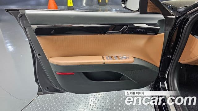 Hyundai Grandeur Hybrid 2023 — Photo 10/37