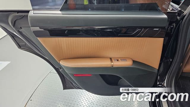 Hyundai Grandeur Hybrid 2023 — Photo 16/37