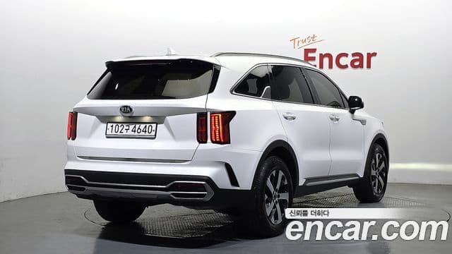 Kia Sorento 2021 — ფოტო 2/20