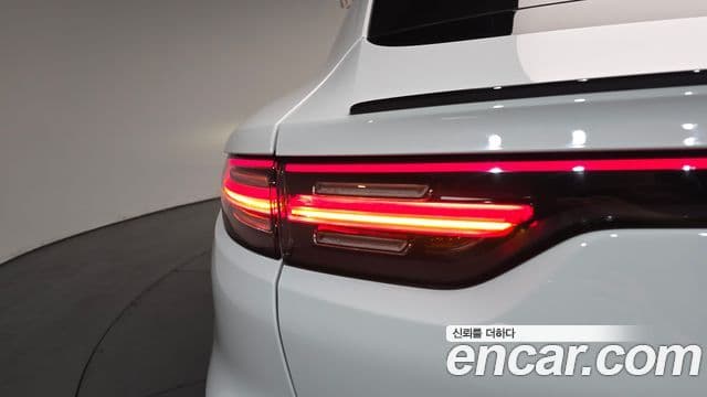 Porsche Cayenne 2021 — Photo 30/32