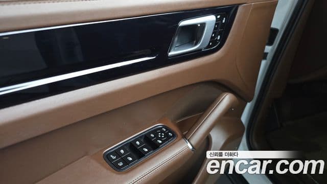 Porsche Cayenne 2021 — Photo 24/32