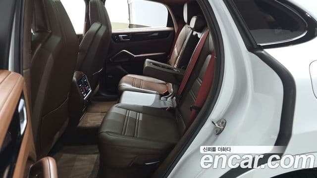 Porsche Cayenne 2021 — Photo 5/32