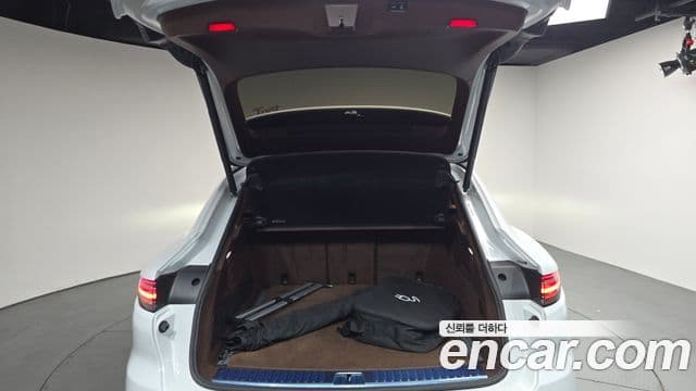 Porsche Cayenne 2021 — Photo 31/32