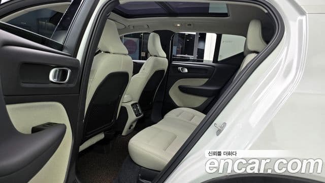 Volvo XC40 2025 — Şəkil 11/20