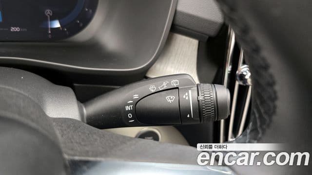 Volvo XC40 2025 — Şəkil 19/20
