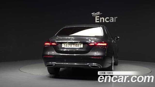 Mercedes-Benz E-Class 2023 — ფოტო 4/20