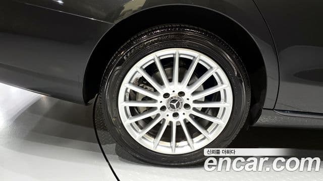 Mercedes-Benz E-Class 2023 — ფოტო 5/20