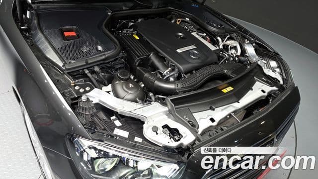 Mercedes-Benz E-Class 2023 — ფოტო 6/20