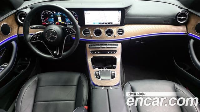Mercedes-Benz E-Class 2023 — ფოტო 7/20