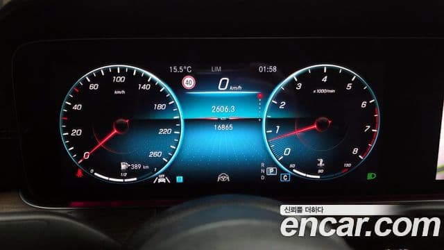 Mercedes-Benz E-Class 2023 — ფოტო 8/20