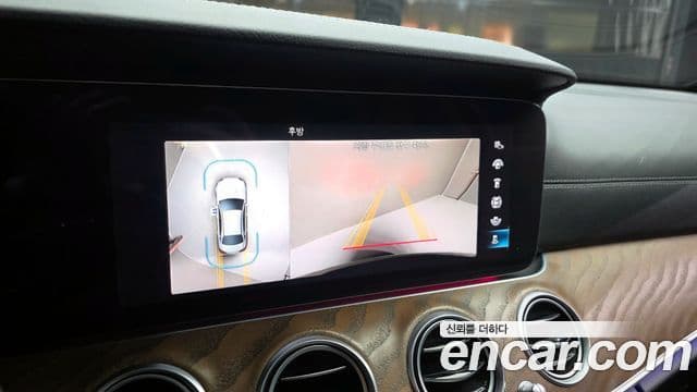 Mercedes-Benz E-Class 2023 — ფოტო 14/20