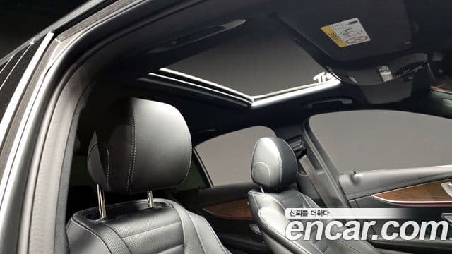 Mercedes-Benz E-Class 2023 — ფოტო 17/20