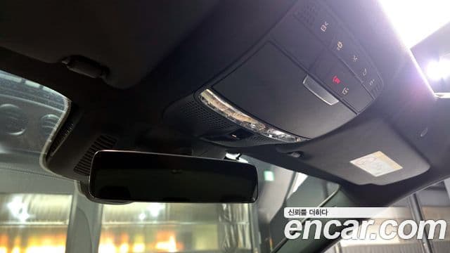 Mercedes-Benz E-Class 2023 — ფოტო 18/20