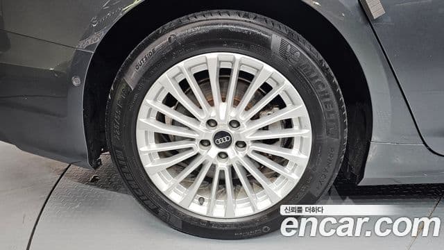 Audi A6 2021 — ფოტო 5/20