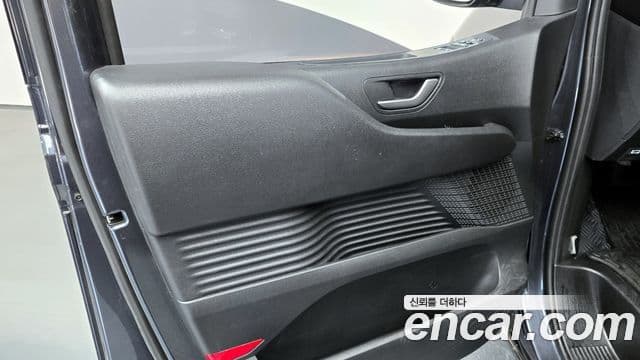 Hyundai Staria 2023 — Photo 15/30