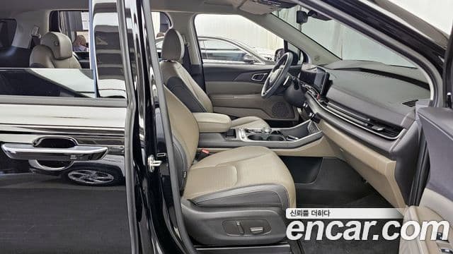 Kia Carnival 2024 — фото 11 из 20