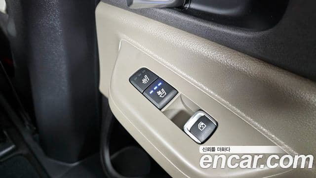 Kia Carnival 2024 — ფოტო 19/20