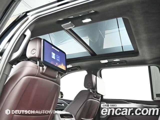 Cadillac Escalade 2023 — ფოტო 19/20