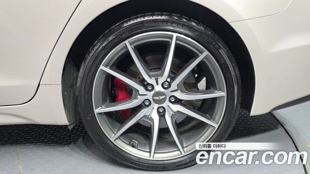 Genesis G70 2018 — Photo 11/31