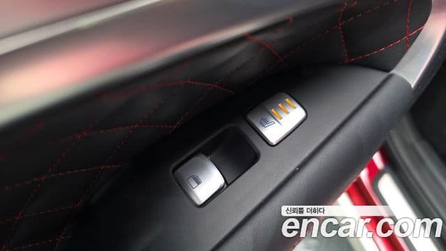 Genesis G70 2018 — Photo 19/31