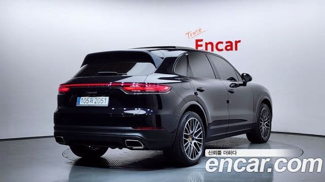 Porsche Cayenne 2020 — ფოტო 2/20