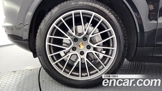 Porsche Cayenne 2020 — ფოტო 5/20