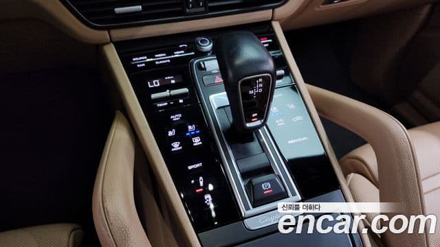 Porsche Cayenne 2020 — ფოტო 9/20