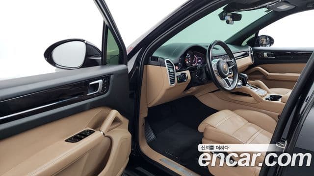 Porsche Cayenne 2020 — ფოტო 10/20