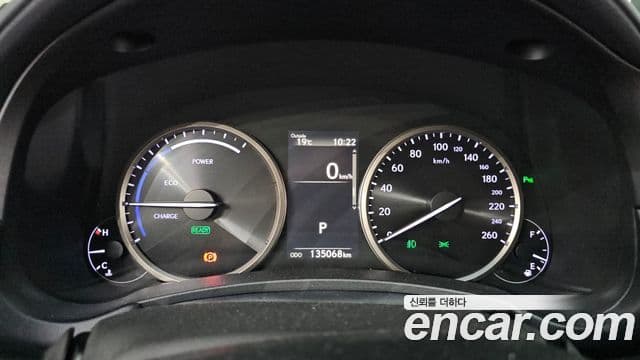 Lexus NX300h 2018 — ფოტო 8/20