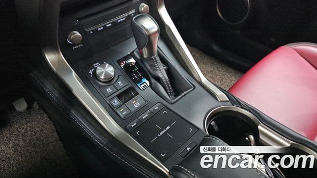 Lexus NX300h 2018 — фото 9 из 20