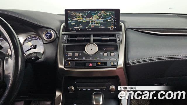 Lexus NX300h 2018 — фото 12 из 20