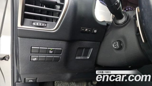 Lexus NX300h 2018 — ფოტო 16/20