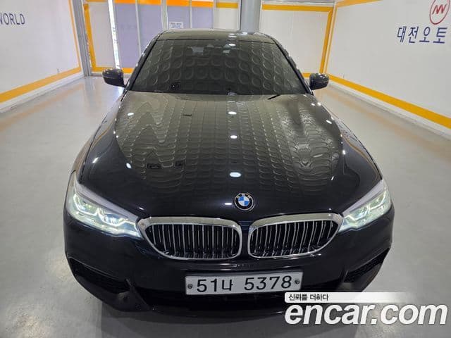 BMW 5 Series 2018 — Фото 1/20