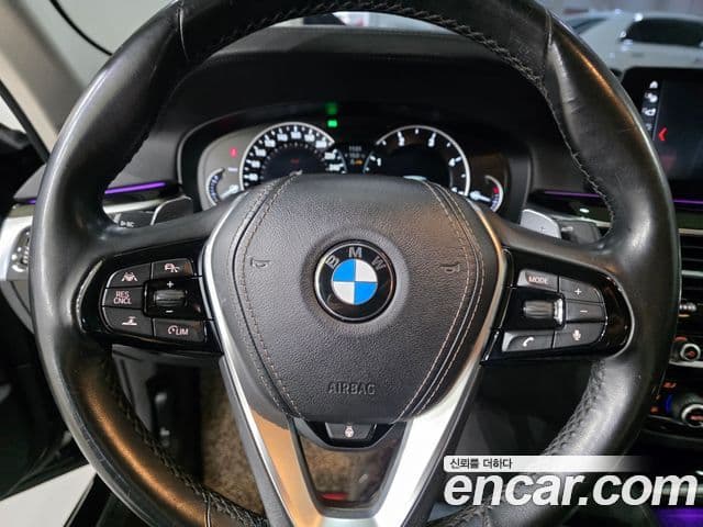 BMW 5 Series 2018 — Фото 10/20